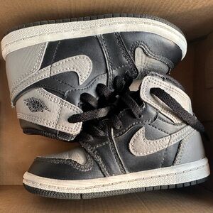 Jordan retro high 7c toddler black/grey